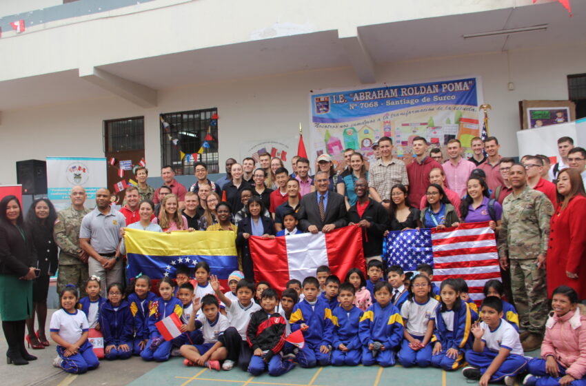  Escolares reciben donación de la Embajada de EE.UU.
