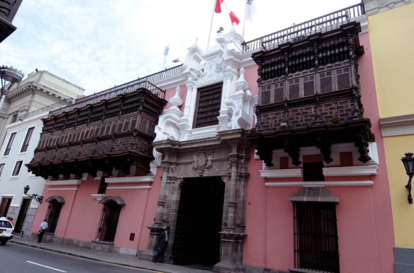  Cancillería del Perú se pronuncia sobre sucesos ocurridos tras vacancia presidencial