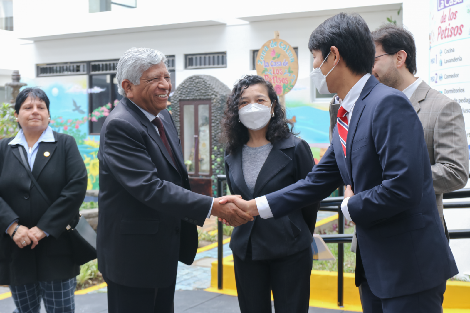 Director de KOICA, Youngwoo Kim; además de Miguel Romero Sotelo, actual alcalde de Lima
